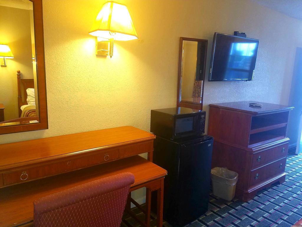 Americas Best Value Inn-Winnsboro Exterior photo