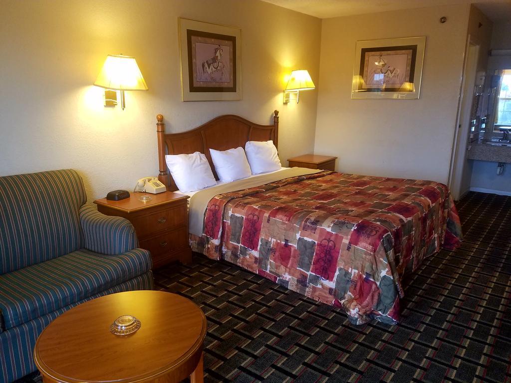 Americas Best Value Inn-Winnsboro Exterior photo