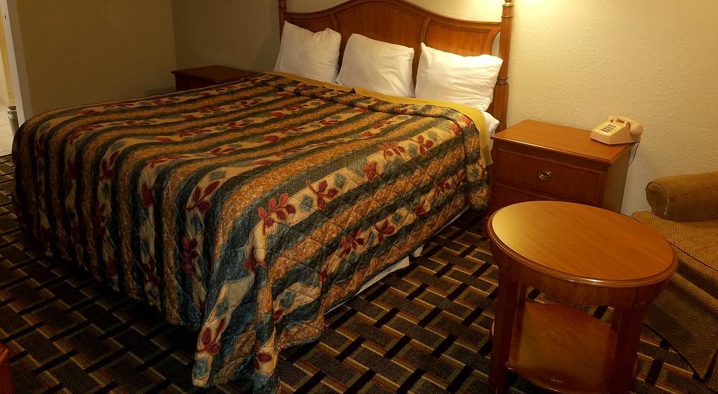 Americas Best Value Inn-Winnsboro Exterior photo