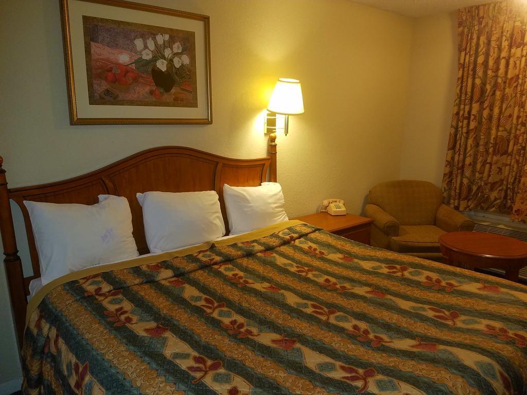 Americas Best Value Inn-Winnsboro Exterior photo